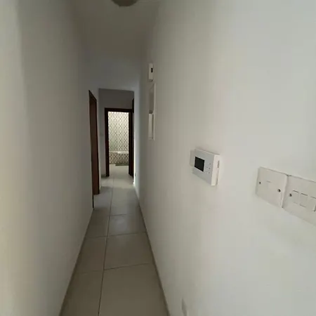 Central 2 Bedroom Apartment Near Finikoudes Beach *