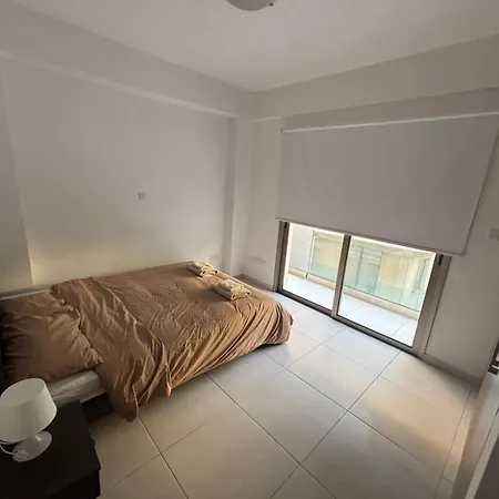 Central 2 Bedroom Apartment Near Finikoudes Beach Апартаменти