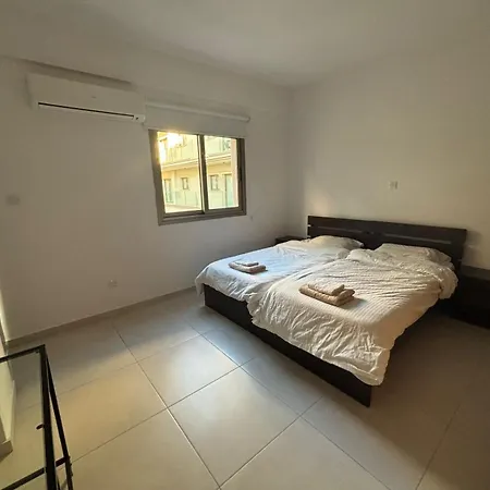 Apartment Central 2 Bedroom Apartment Near Finikoudes Beach *