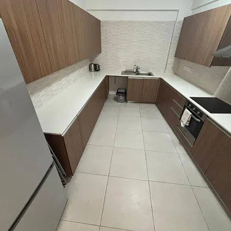 Central 2 Bedroom Apartment Near Finikoudes Beach Larnaka