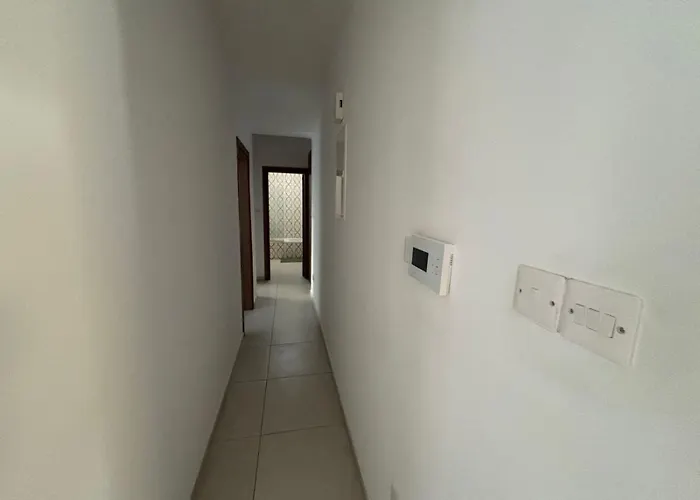 Large 2bd Near The *