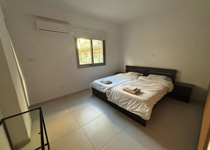 Апартаменти Large 2bd Near The *